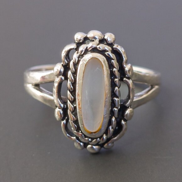 Sterling Silver Mother-of-Pearl Ring, Sz 6.5 — elongated oval, split shank - Picture 8 of 13